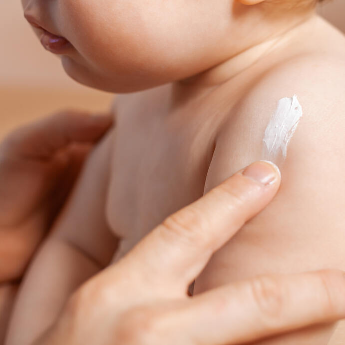 Tipps zum Eincremen von Kindern & Babys
